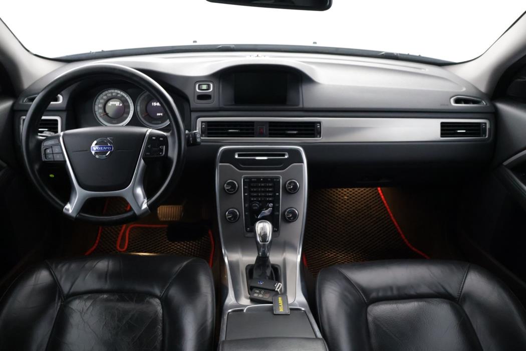 VOLVO V70 2012