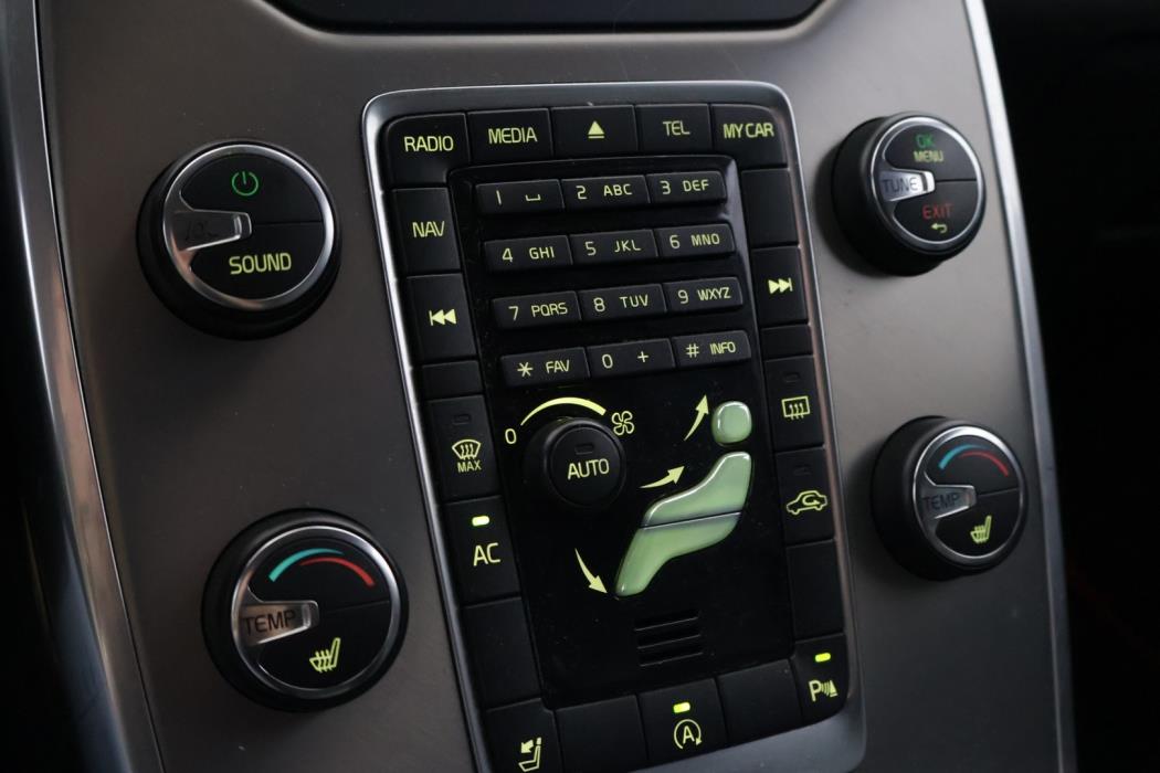 VOLVO V70 2012