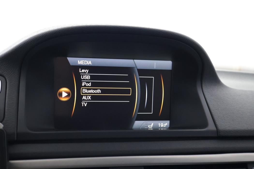 VOLVO V70 2012
