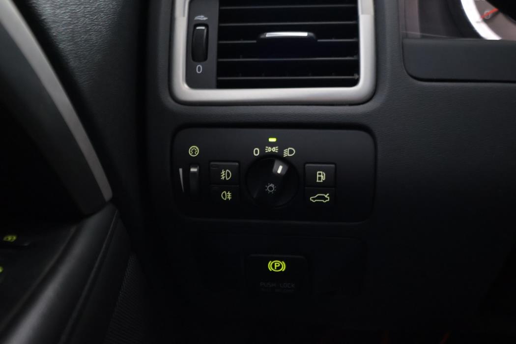 VOLVO V70 2012