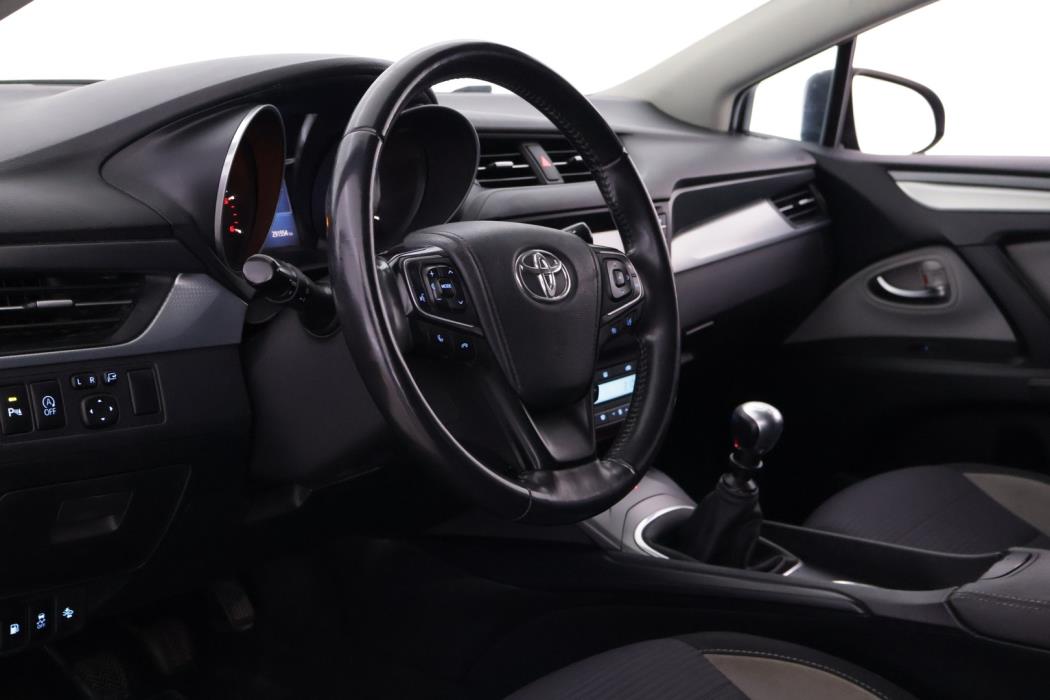 TOYOTA Avensis 2016