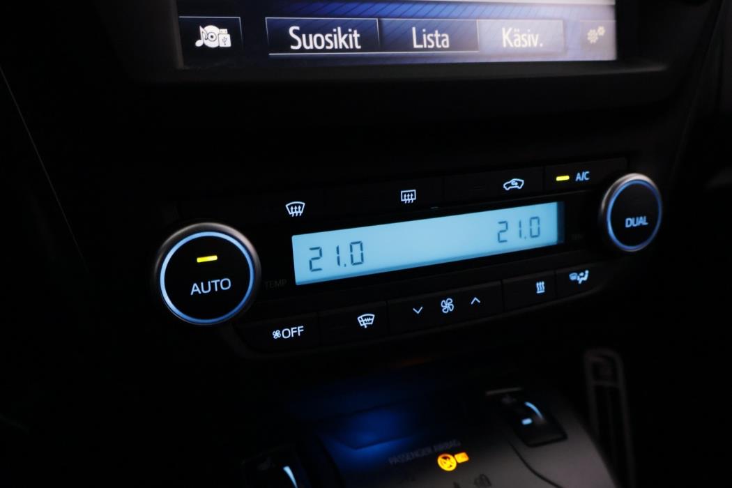 TOYOTA Avensis 2016