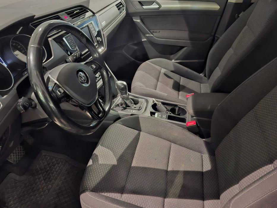 VOLKSWAGEN Touran 2017