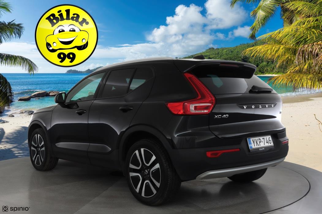 VOLVO XC40 2021