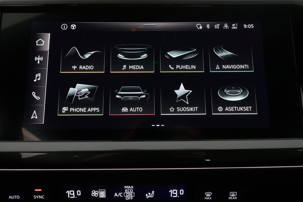 AUDI Q4 e-tron 2022