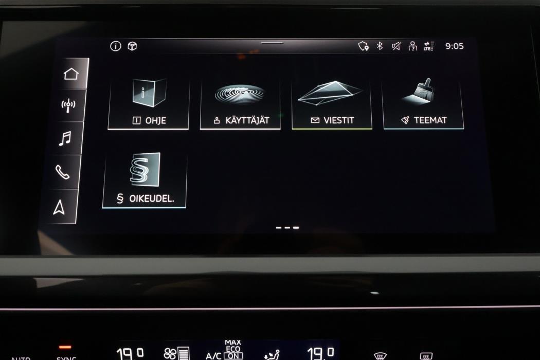 AUDI Q4 e-tron 2022