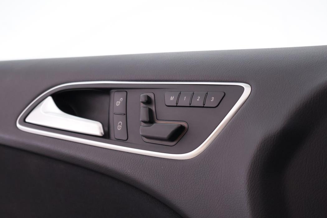 MERCEDES-BENZ B 2013