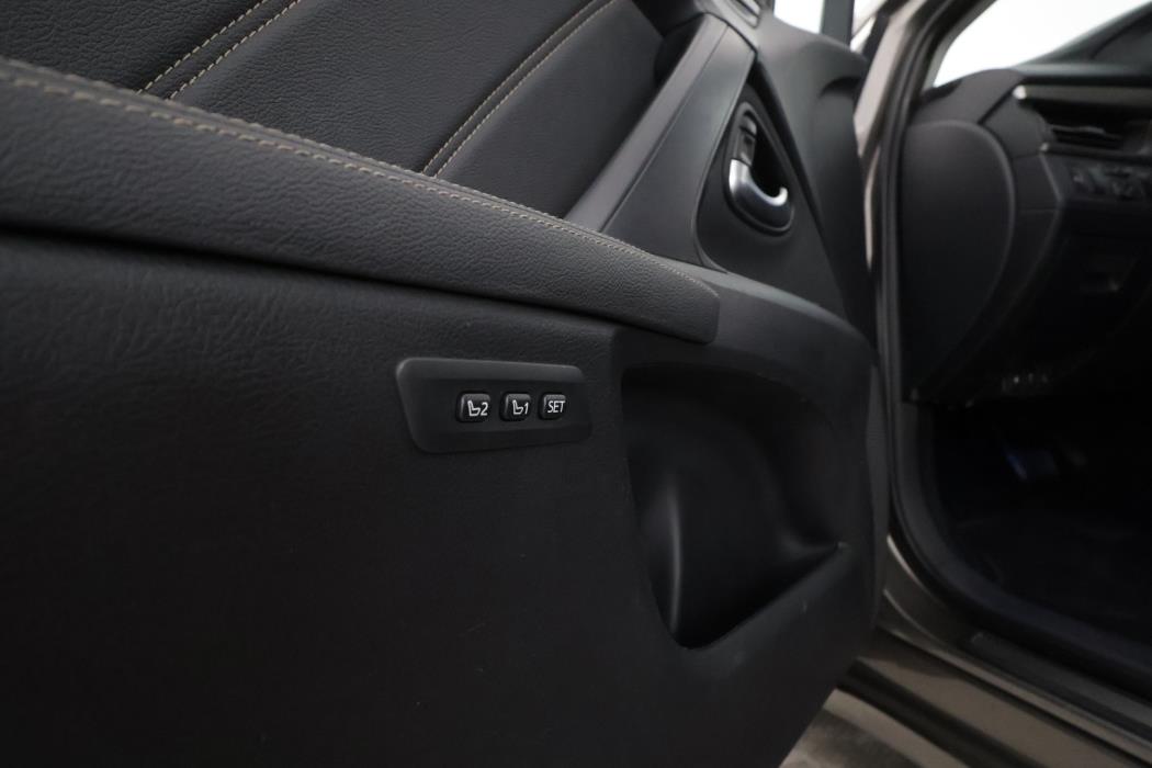 TOYOTA Avensis 2017