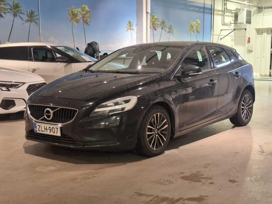 VOLVO V40 2017
