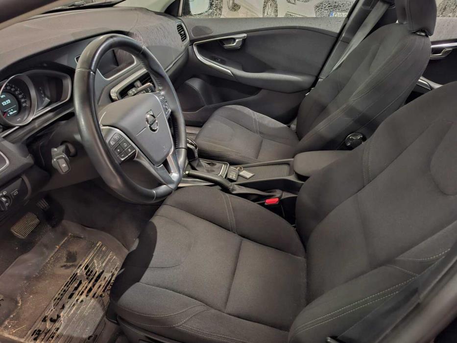 VOLVO V40 2017