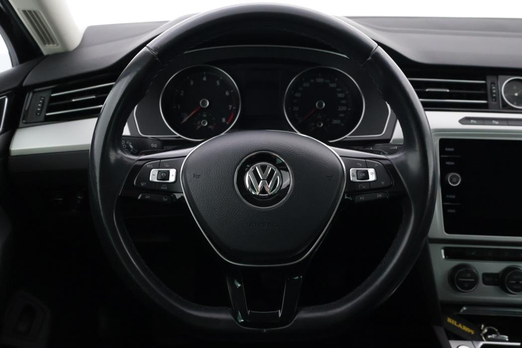 VOLKSWAGEN Passat 2018