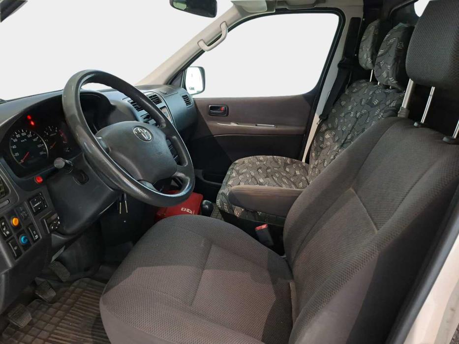 TOYOTA Hiace 2011