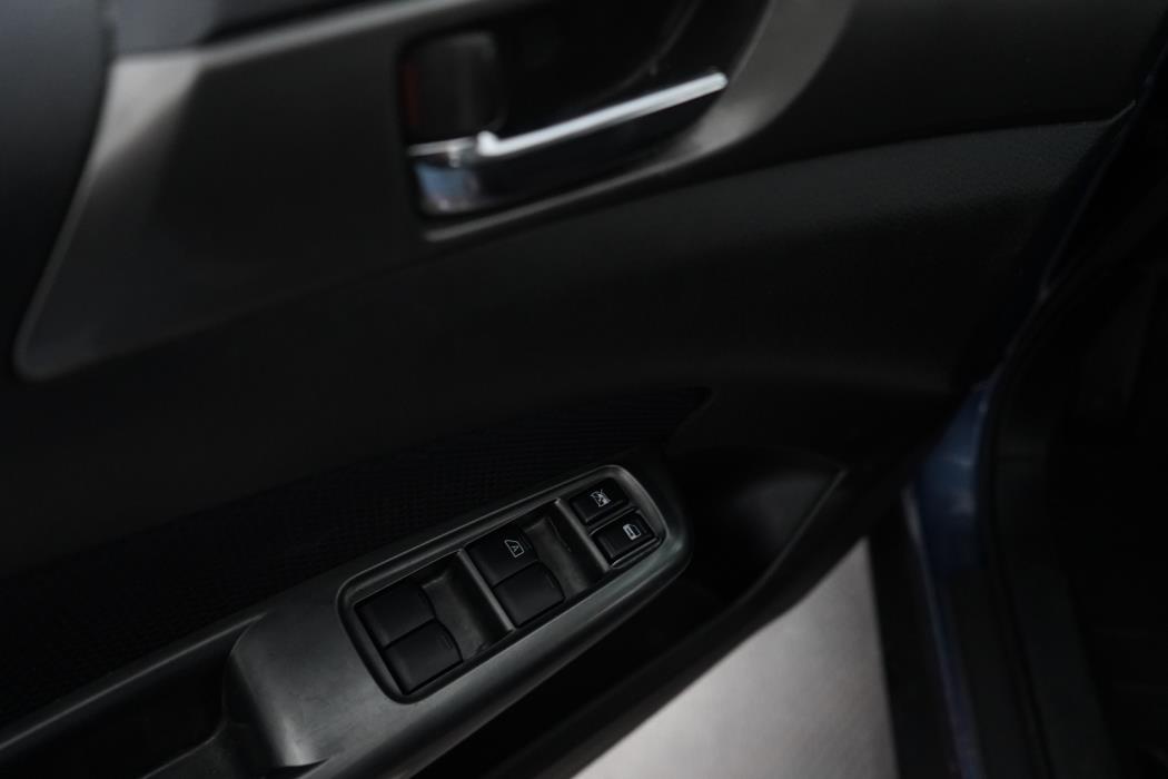 SUBARU Forester 2012