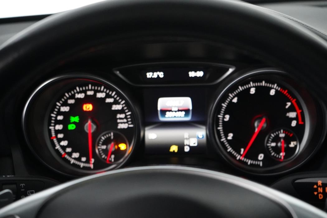 MERCEDES-BENZ CLA 2016