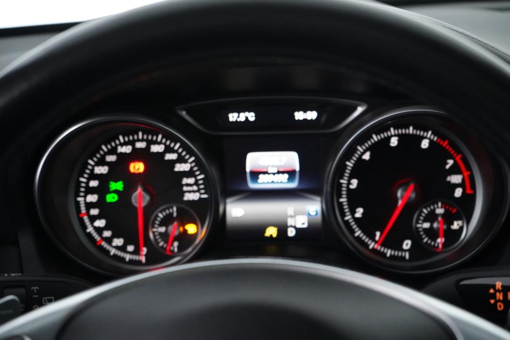 MERCEDES-BENZ CLA 2016