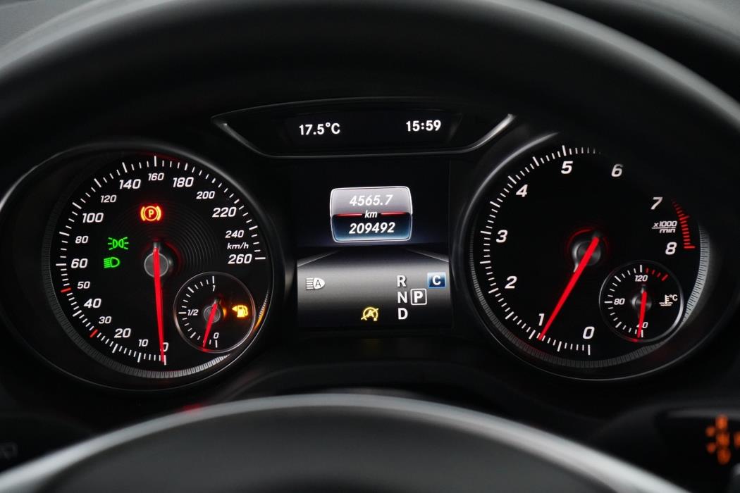 MERCEDES-BENZ CLA 2016