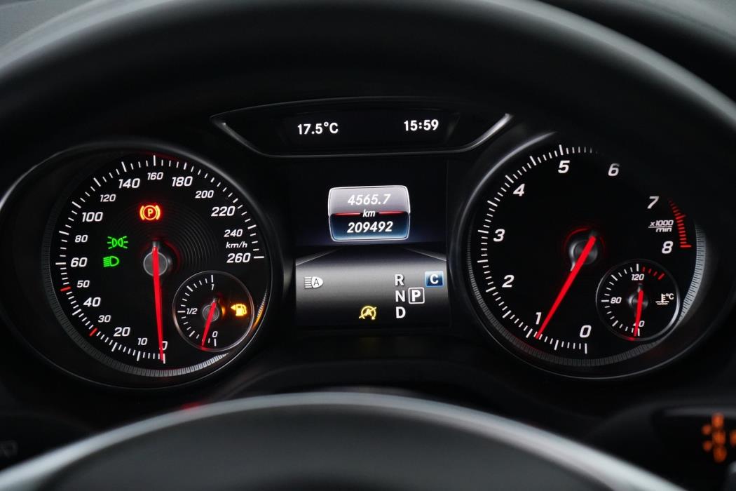 MERCEDES-BENZ CLA 2016