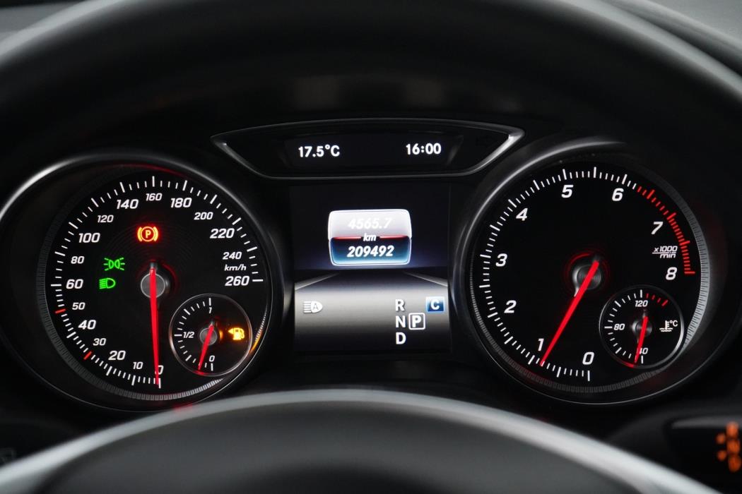 MERCEDES-BENZ CLA 2016