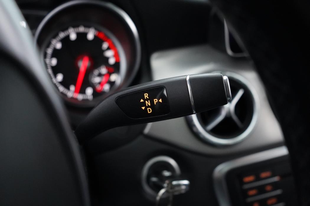 MERCEDES-BENZ CLA 2016