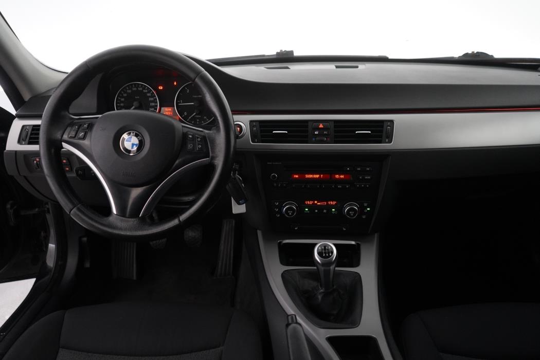 BMW 320 2008