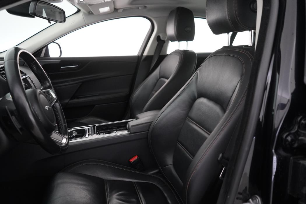 JAGUAR XE 2018