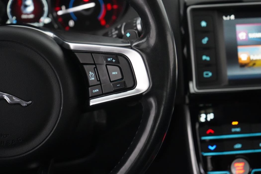JAGUAR XE 2018