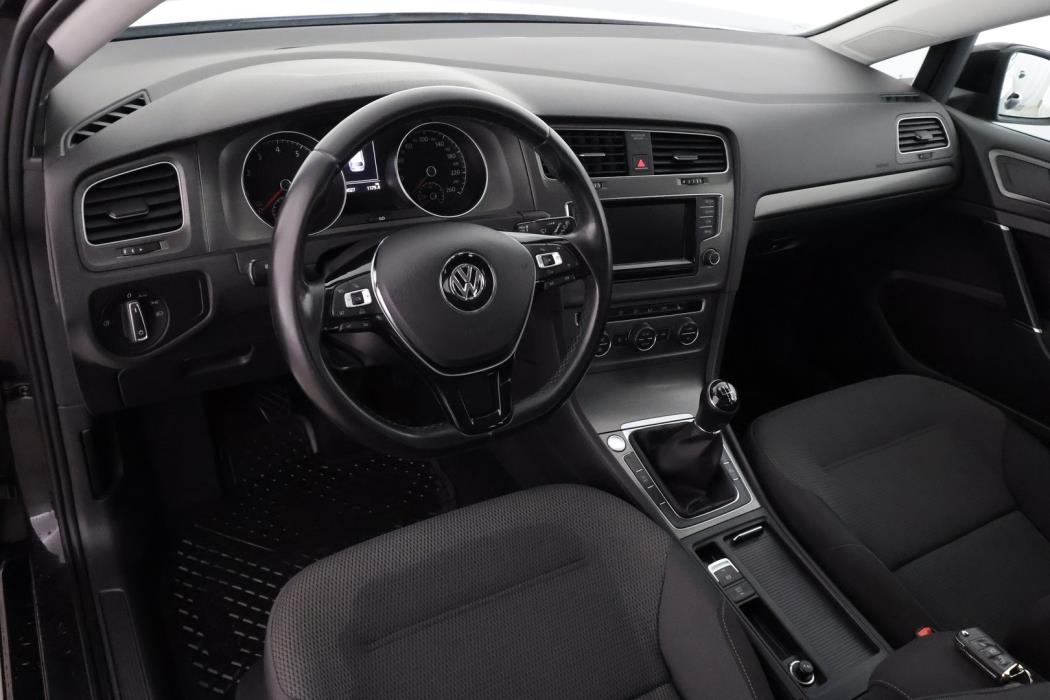 VOLKSWAGEN Golf 2014