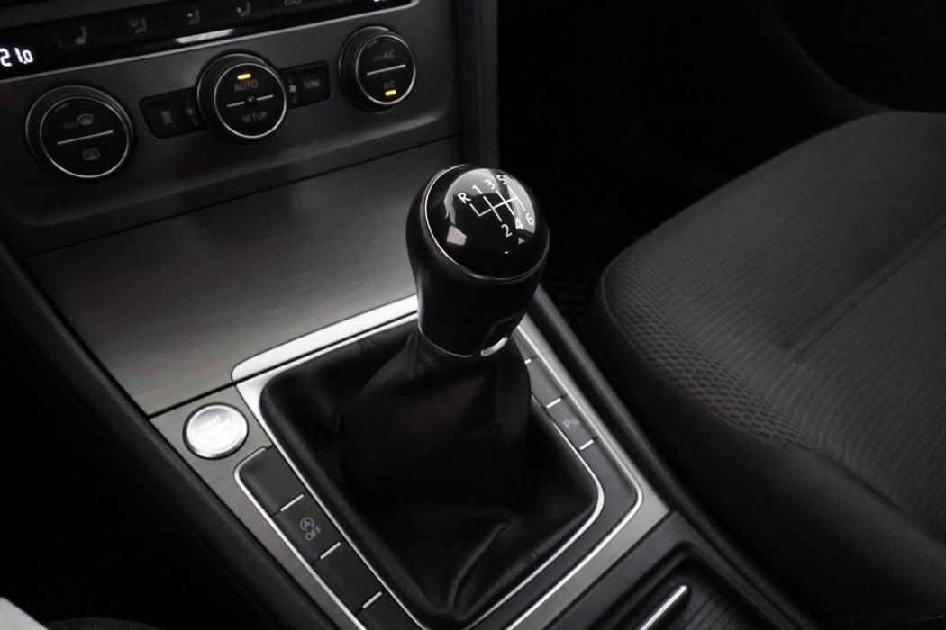 VOLKSWAGEN Golf 2014