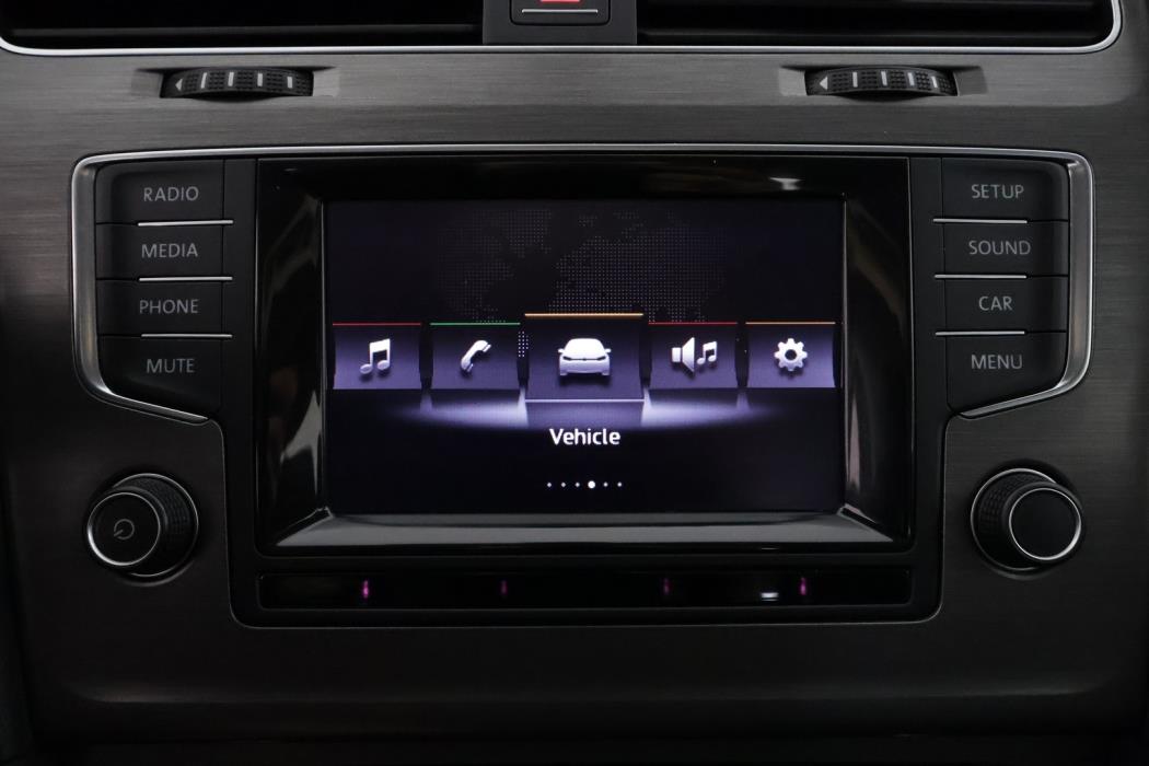 VOLKSWAGEN Golf 2014