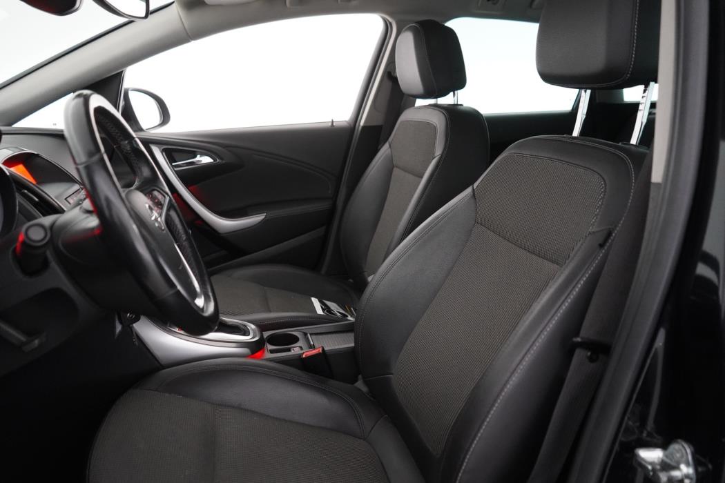 OPEL Astra 2011