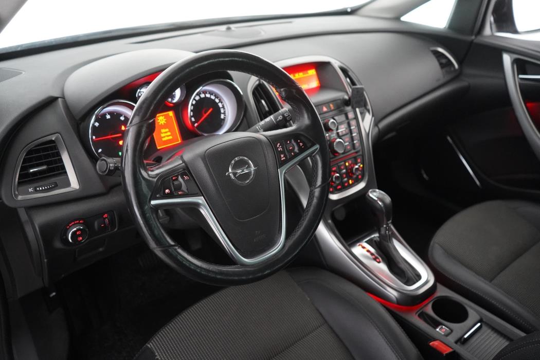 OPEL Astra 2011