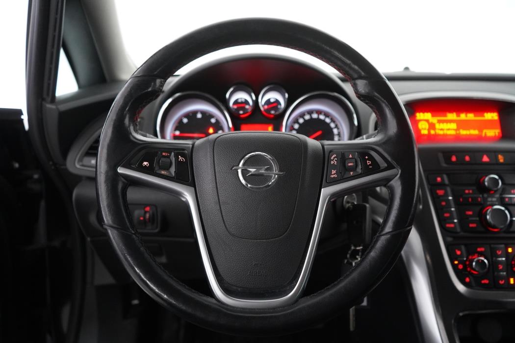 OPEL Astra 2011