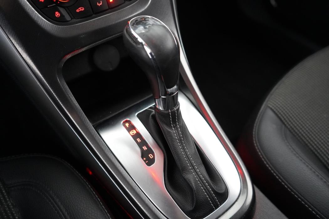 OPEL Astra 2011