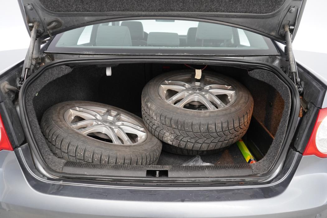 VOLKSWAGEN Jetta 2005