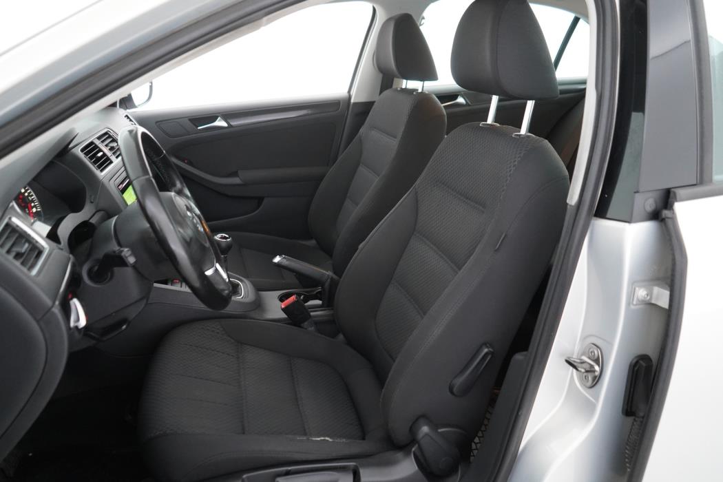 VOLKSWAGEN Jetta 2011