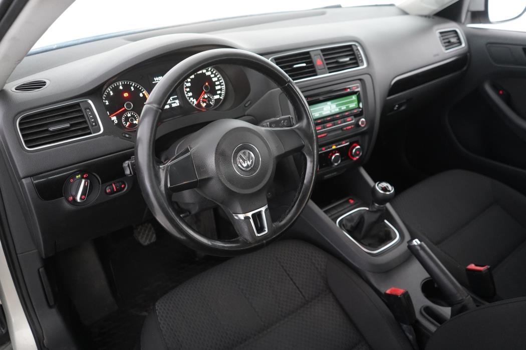 VOLKSWAGEN Jetta 2011