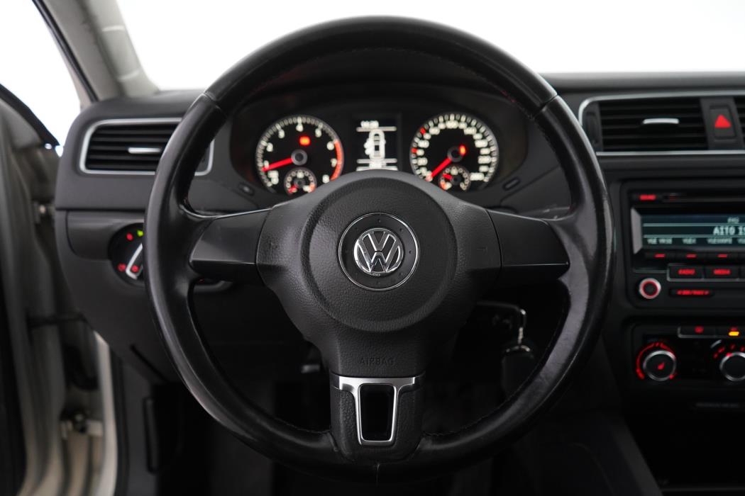 VOLKSWAGEN Jetta 2011