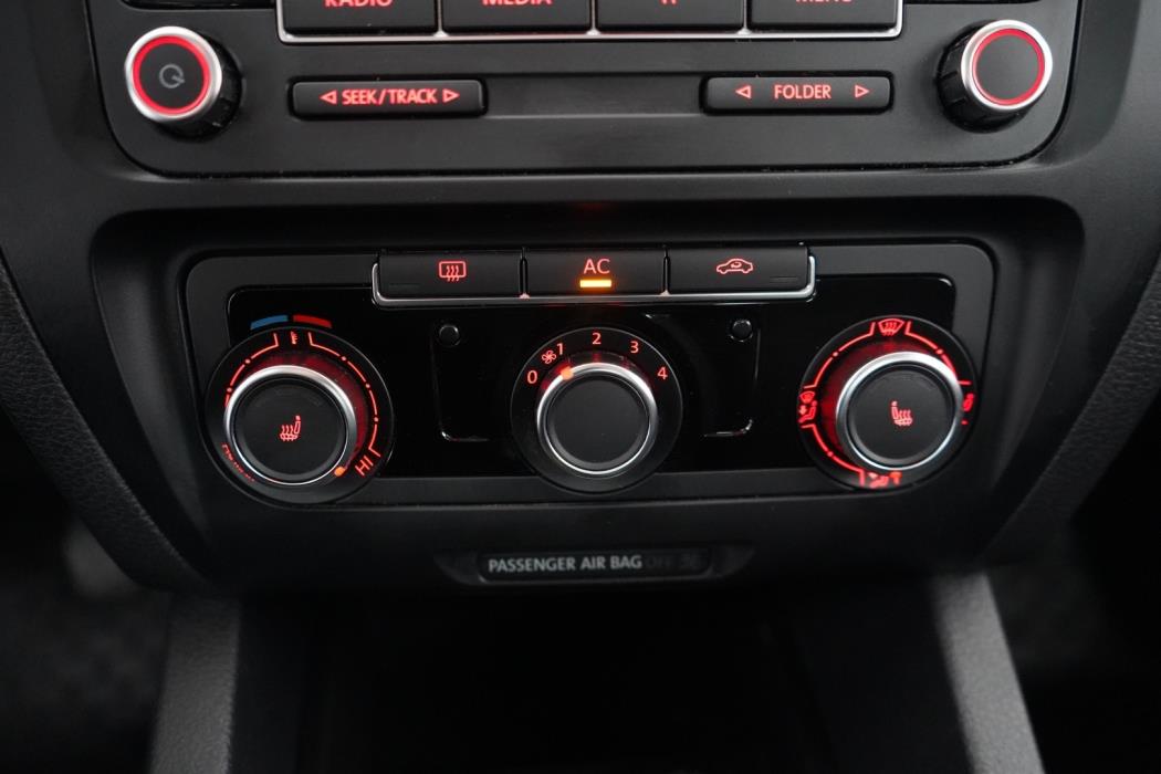 VOLKSWAGEN Jetta 2011