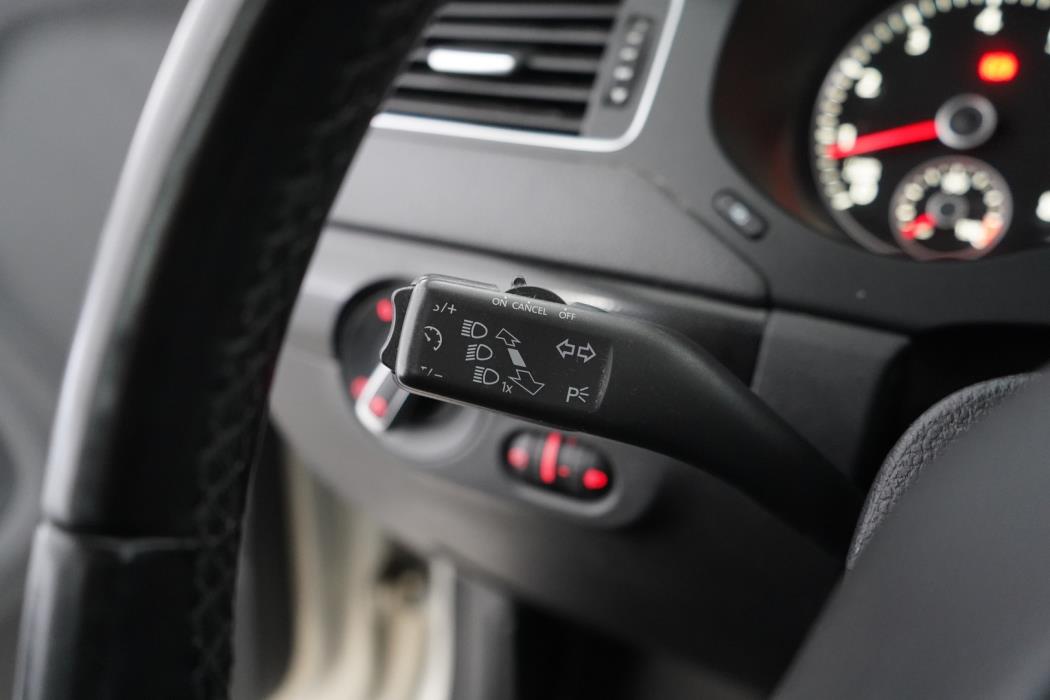 VOLKSWAGEN Jetta 2011