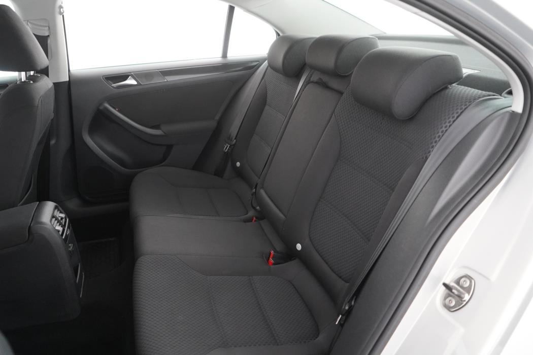 VOLKSWAGEN Jetta 2011