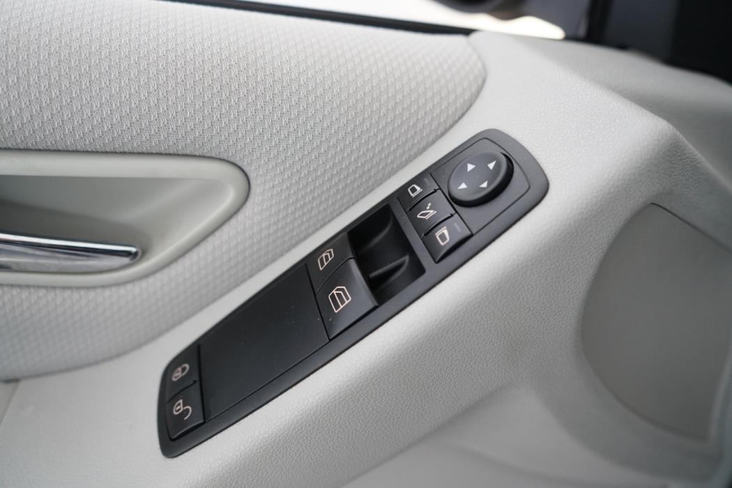 MERCEDES-BENZ A 2012