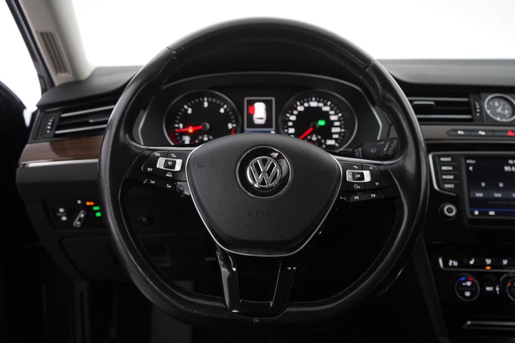 VOLKSWAGEN Passat 2017