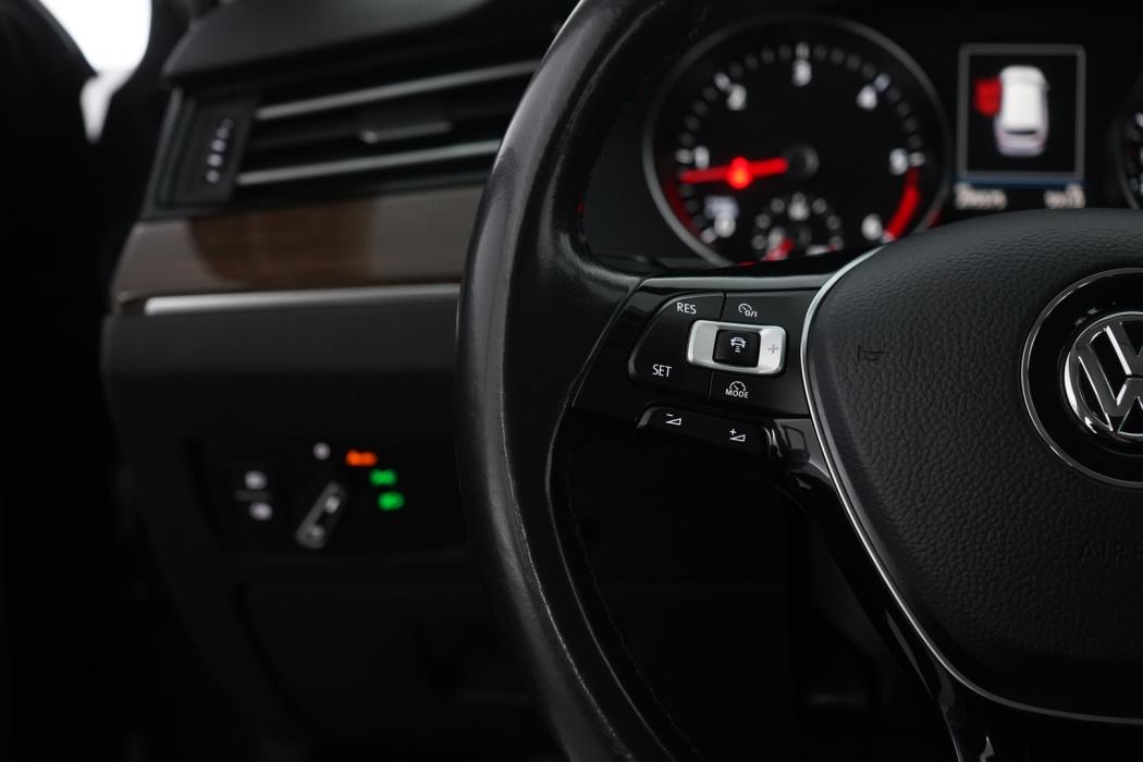 VOLKSWAGEN Passat 2017