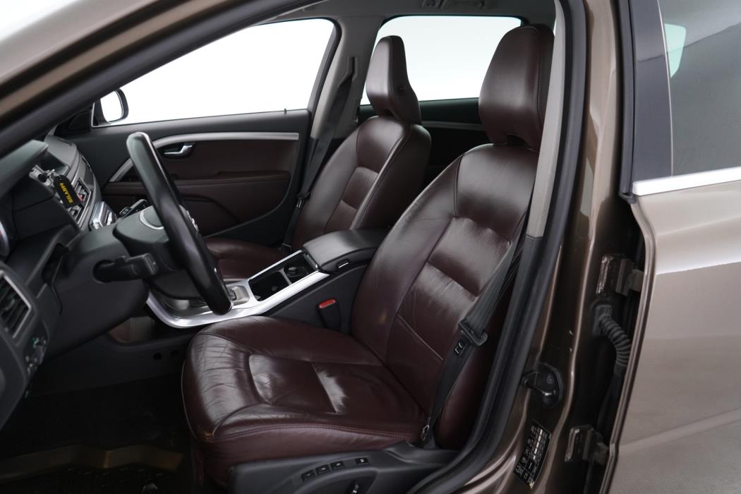 VOLVO V70 2012