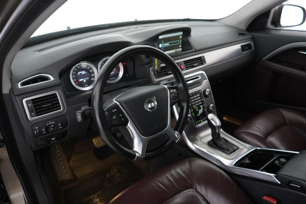 VOLVO V70 2012