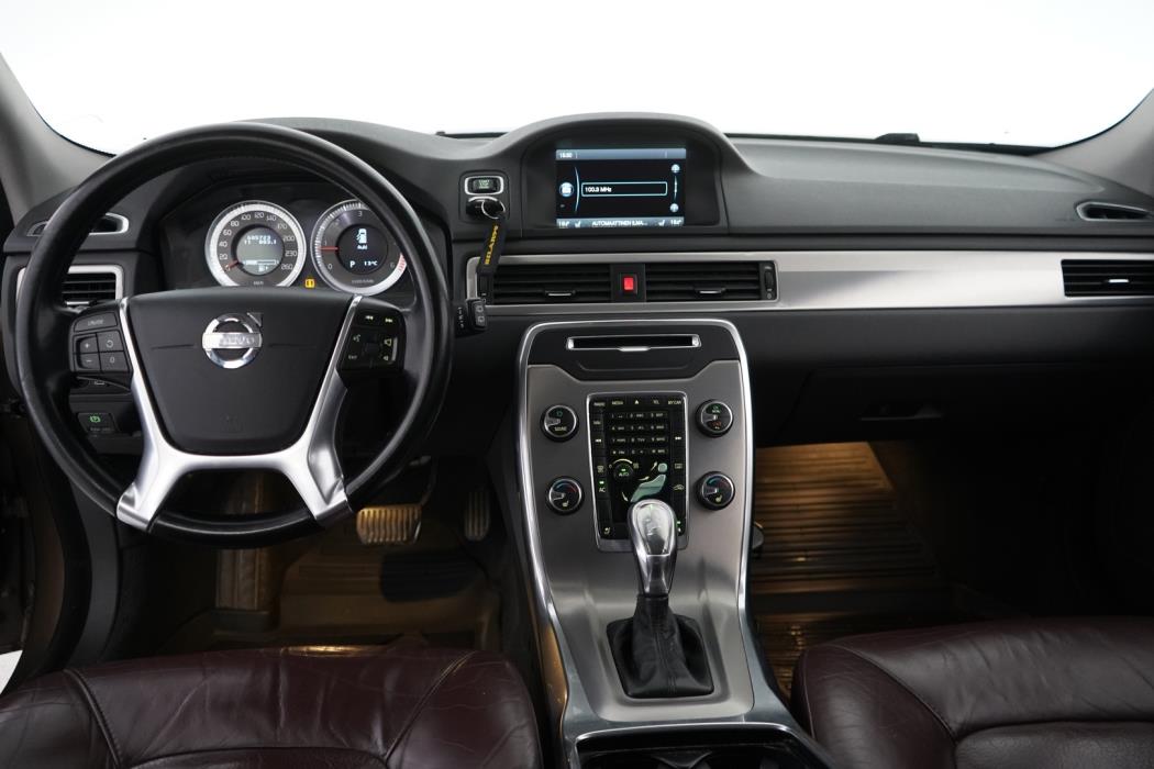 VOLVO V70 2012