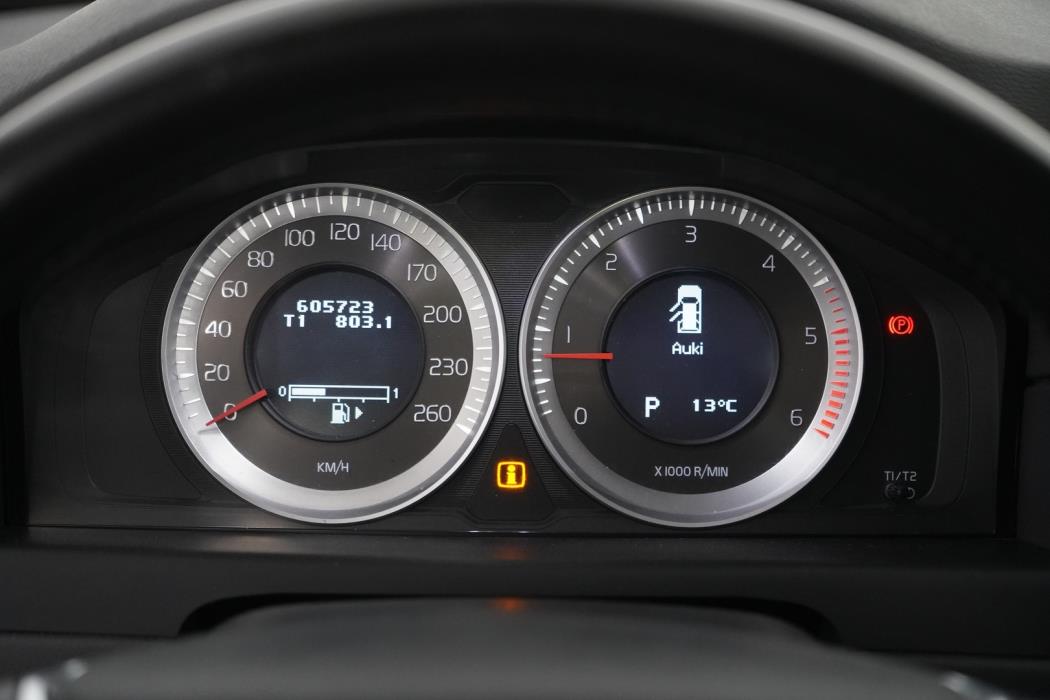 VOLVO V70 2012