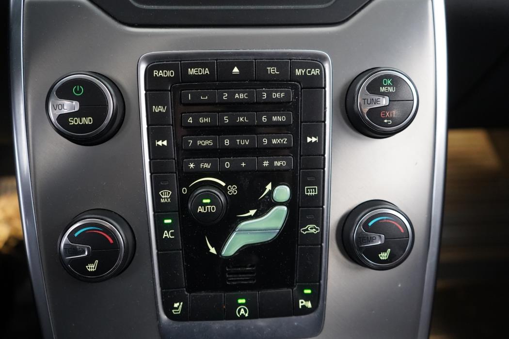 VOLVO V70 2012