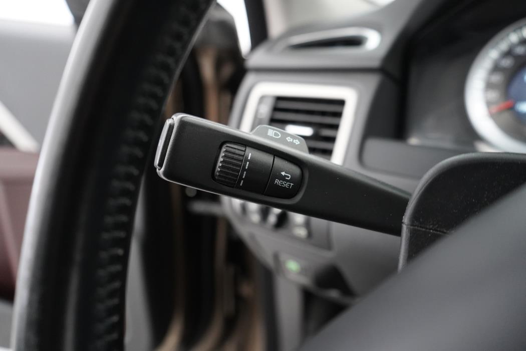 VOLVO V70 2012