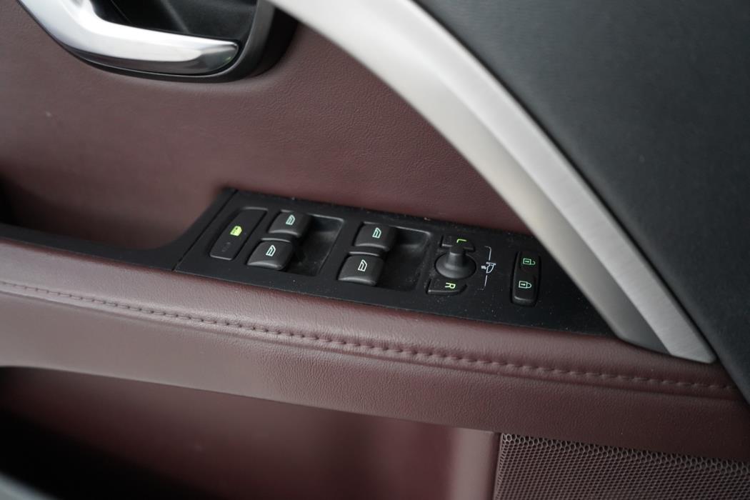 VOLVO V70 2012